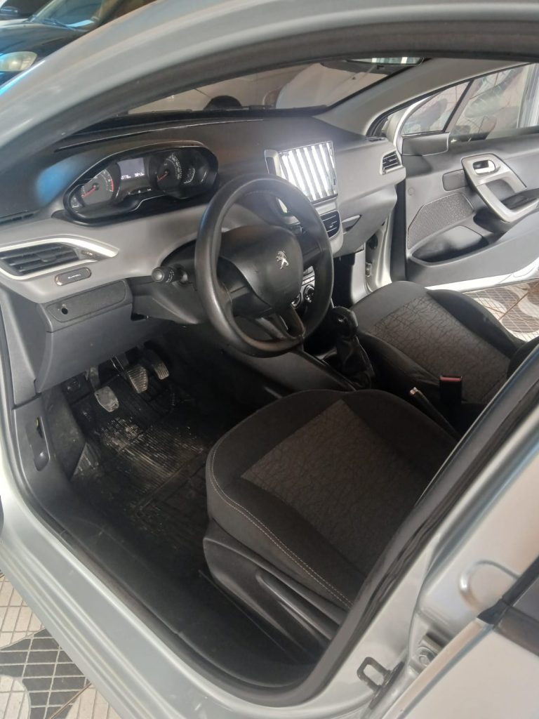 Peugeot / 208 Active