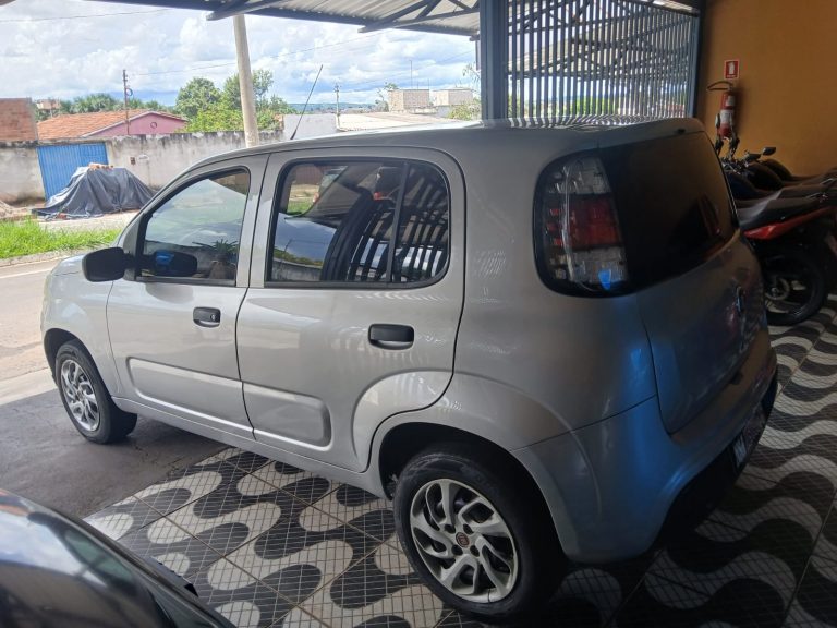 Fiat / Uno Attractive 1.0