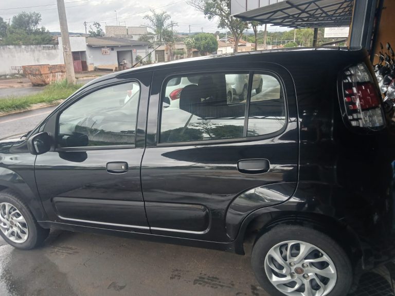 Fiat / Uno Attractive 1.0