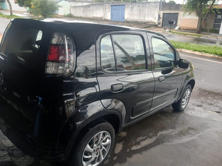 Fiat / Uno Attractive 1.0