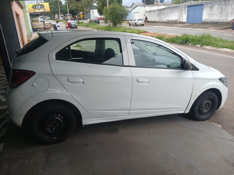 Chevrolet / Onix Joy 1.0